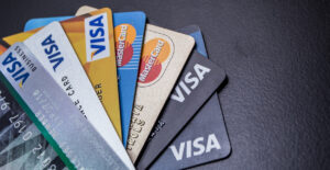 Comparativa entre o Cartão Bankintercard Gold e o Cartão Cetelem: qual é superior?