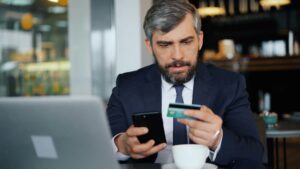 Personalização com Inteligência Artificial: Cartões Feitos à Medida para Cada Usuário
